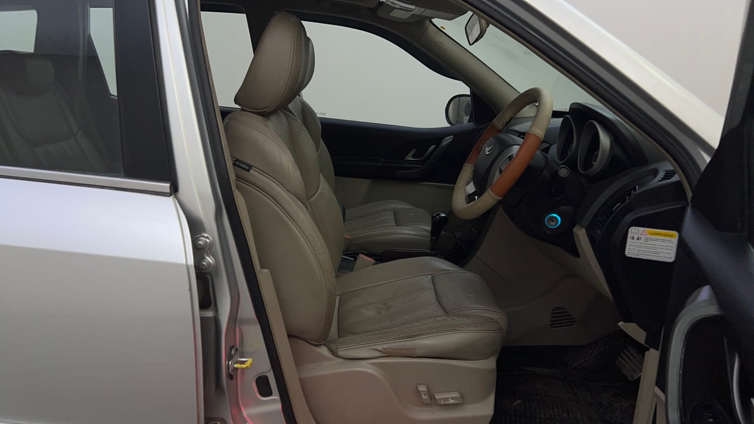 Used 2016 Mahindra XUV500 W10 AT Diesel Automatic interior RIGHT SIDE FRONT DOOR CABIN VIEW