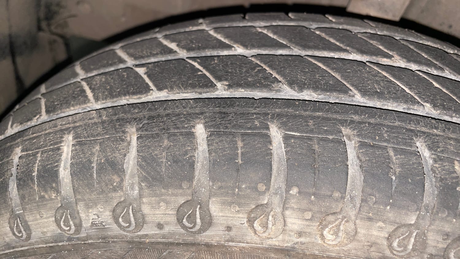 Used 2021 Renault Kwid RXT 1.0 AMT Opt Petrol Automatic tyres LEFT FRONT TYRE TREAD VIEW