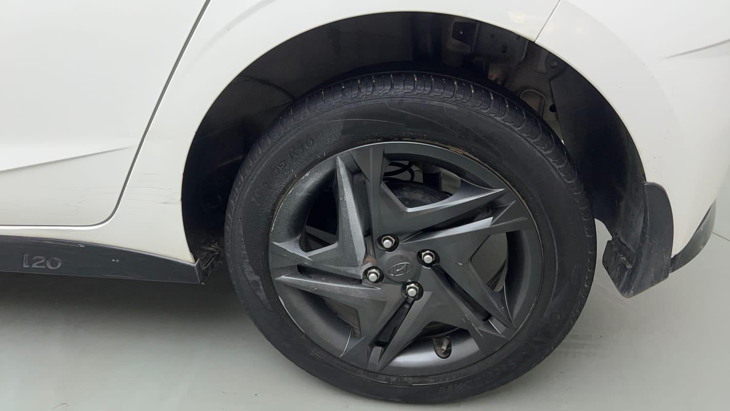 Used 2023 Hyundai i20 Sportz 1.2 IVT Petrol Automatic tyres LEFT REAR TYRE RIM VIEW