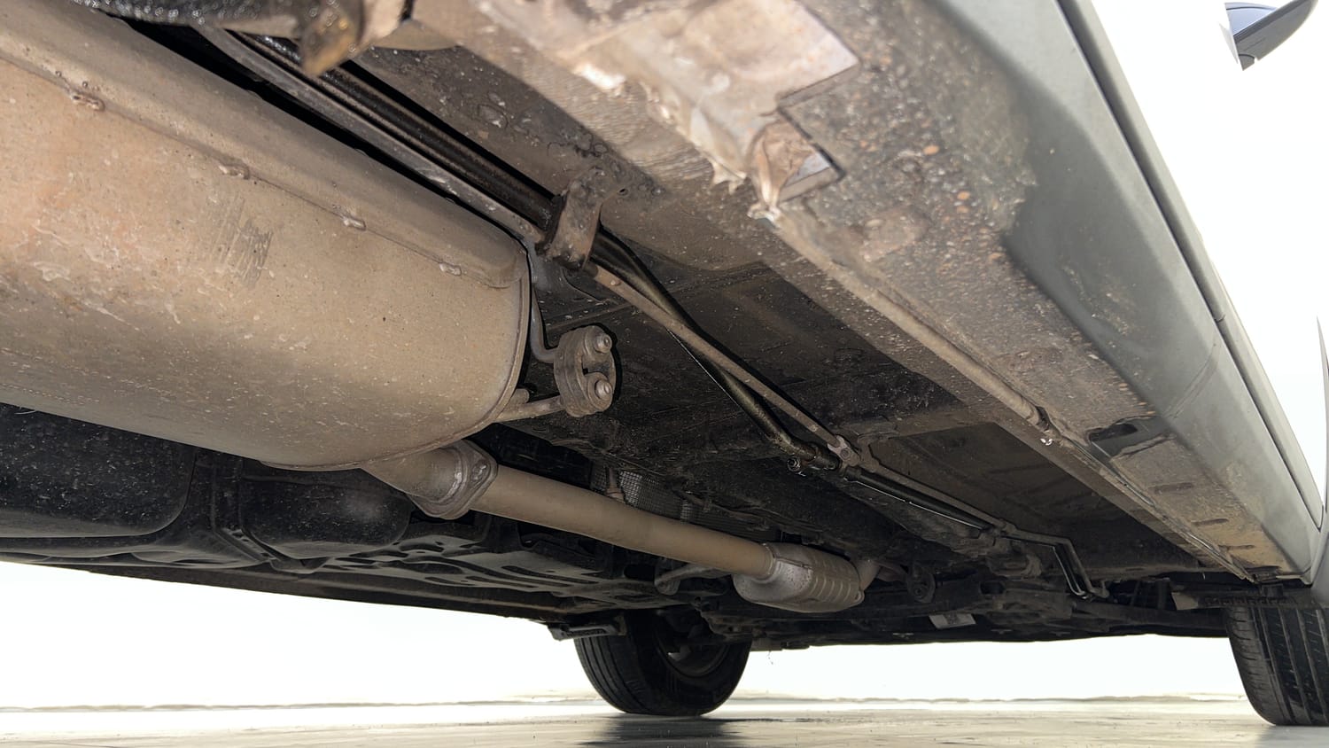 Used 2025 Mahindra XUV700 AX5 Diesel AT 7 STR Diesel Automatic extra REAR RIGHT UNDERBODY VIEW