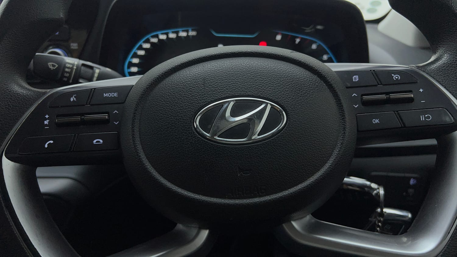 Used 2023 Hyundai i20 Sportz 1.2 IVT Petrol Automatic top_features Cruise control
