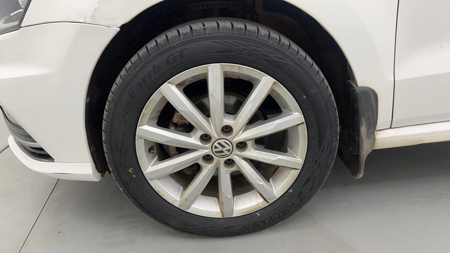 Used 2019 Volkswagen Ameo Highline Plus 1.5L AT (D)16 Alloy Diesel Automatic tyres LEFT FRONT TYRE RIM VIEW