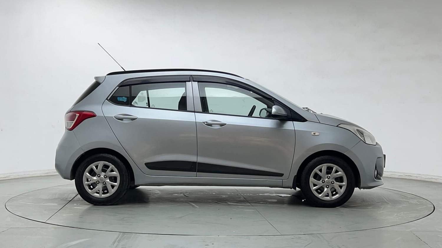 Used 2019 Hyundai Grand i10 Magna 1.2 Kappa VTVT CNG (outside fitted) Cng Manual exterior RIGHT SIDE VIEW