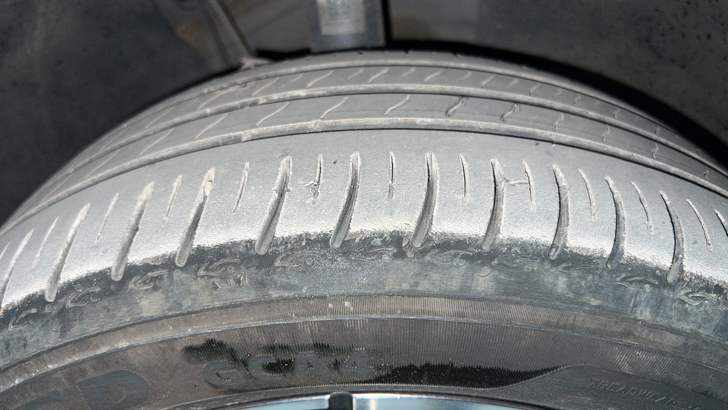 Used 2023 Skoda Slavia Style 1.0L TSI AT Petrol Automatic tyres RIGHT FRONT TYRE TREAD VIEW