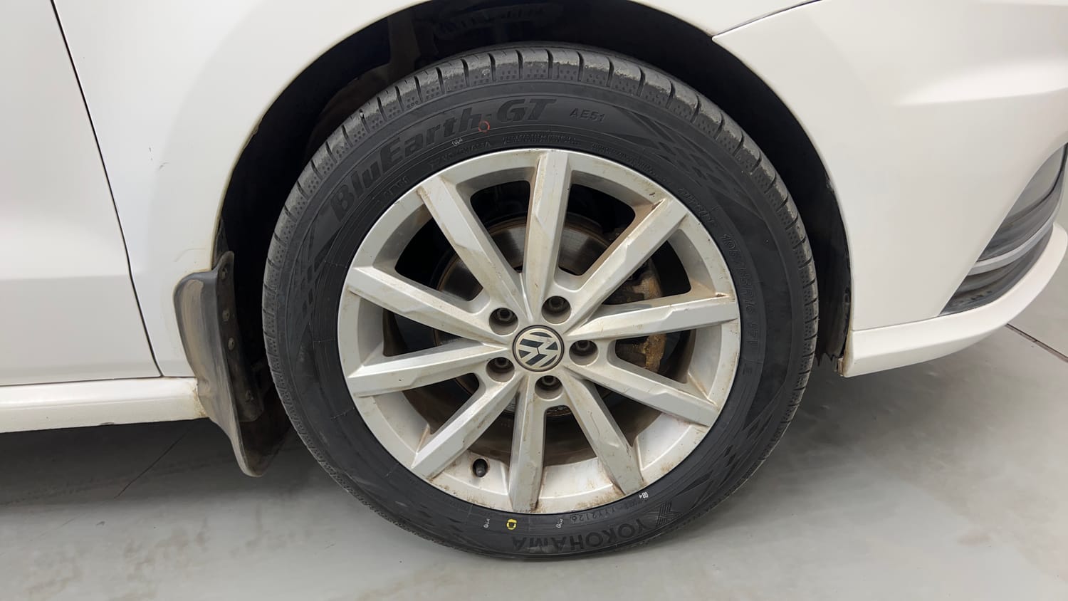 Used 2019 Volkswagen Ameo Highline Plus 1.5L AT (D)16 Alloy Diesel Automatic tyres RIGHT FRONT TYRE RIM VIEW