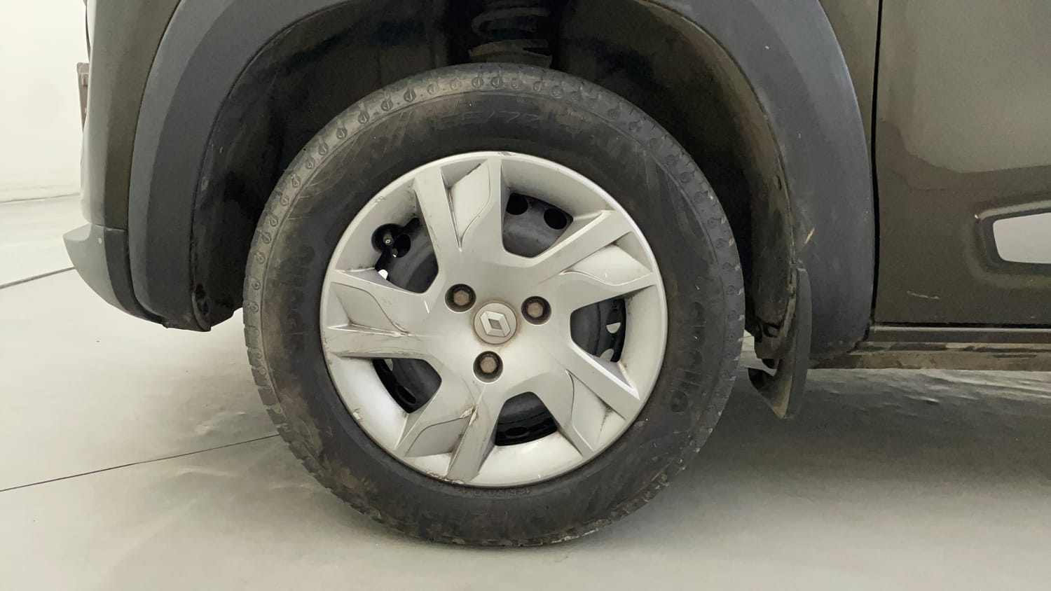 Used 2021 Renault Kwid RXT 1.0 AMT Opt Petrol Automatic tyres LEFT FRONT TYRE RIM VIEW