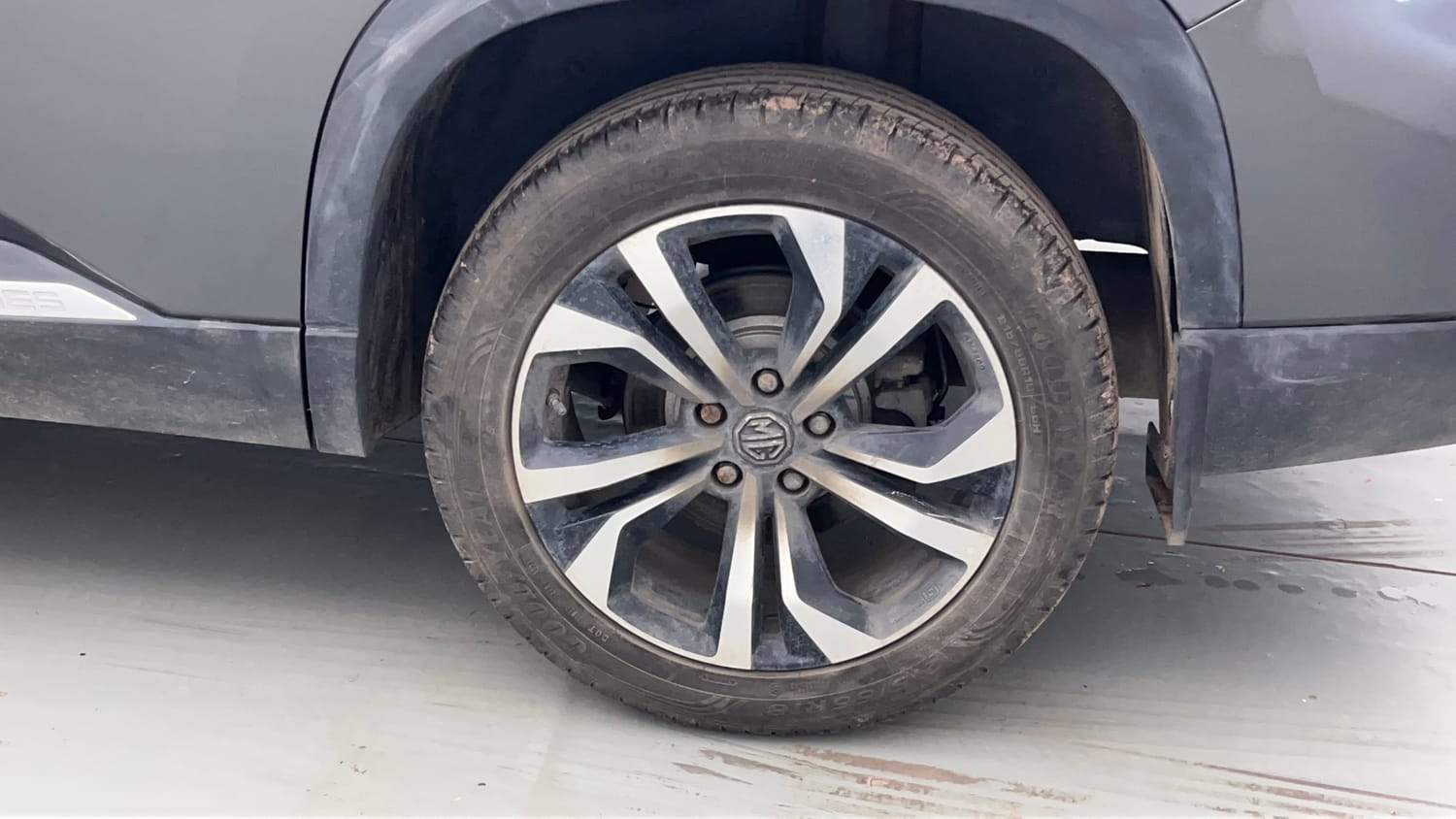 Used 2023 MG Motors Hector Smart Pro 1.5 Turbo MT Petrol Manual tyres LEFT REAR TYRE RIM VIEW