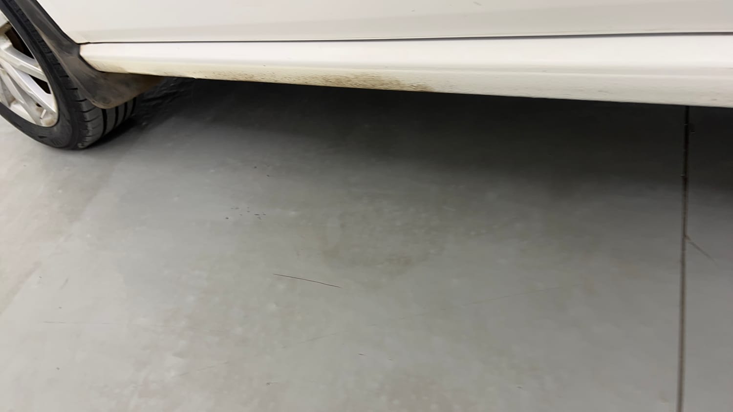 Used 2019 Volkswagen Ameo Highline Plus 1.5L AT (D)16 Alloy Diesel Automatic dents MINOR SCRATCH