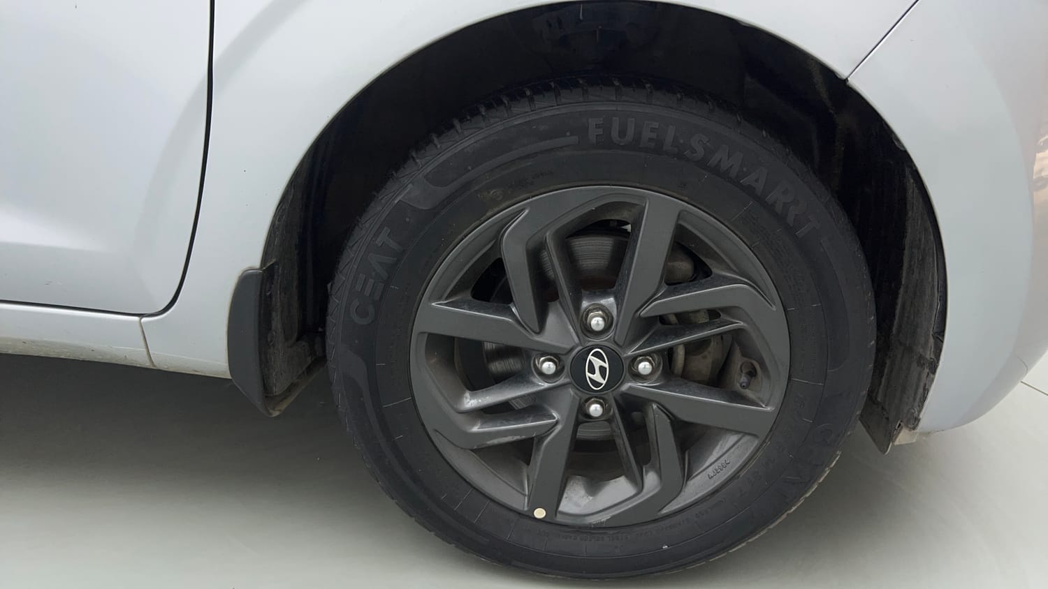Used 2020 Hyundai Grand i10 Nios Sportz AMT 1.2 Kappa VTVT Petrol Automatic tyres RIGHT FRONT TYRE RIM VIEW