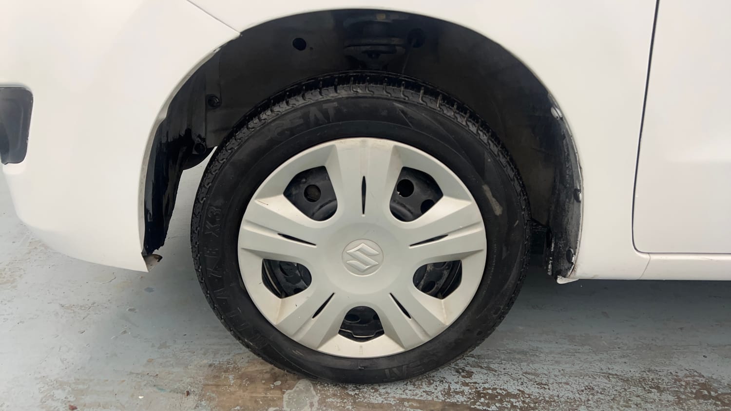 Used 2015 Maruti Suzuki Wagon R VXI Petrol Manual tyres LEFT FRONT TYRE RIM VIEW