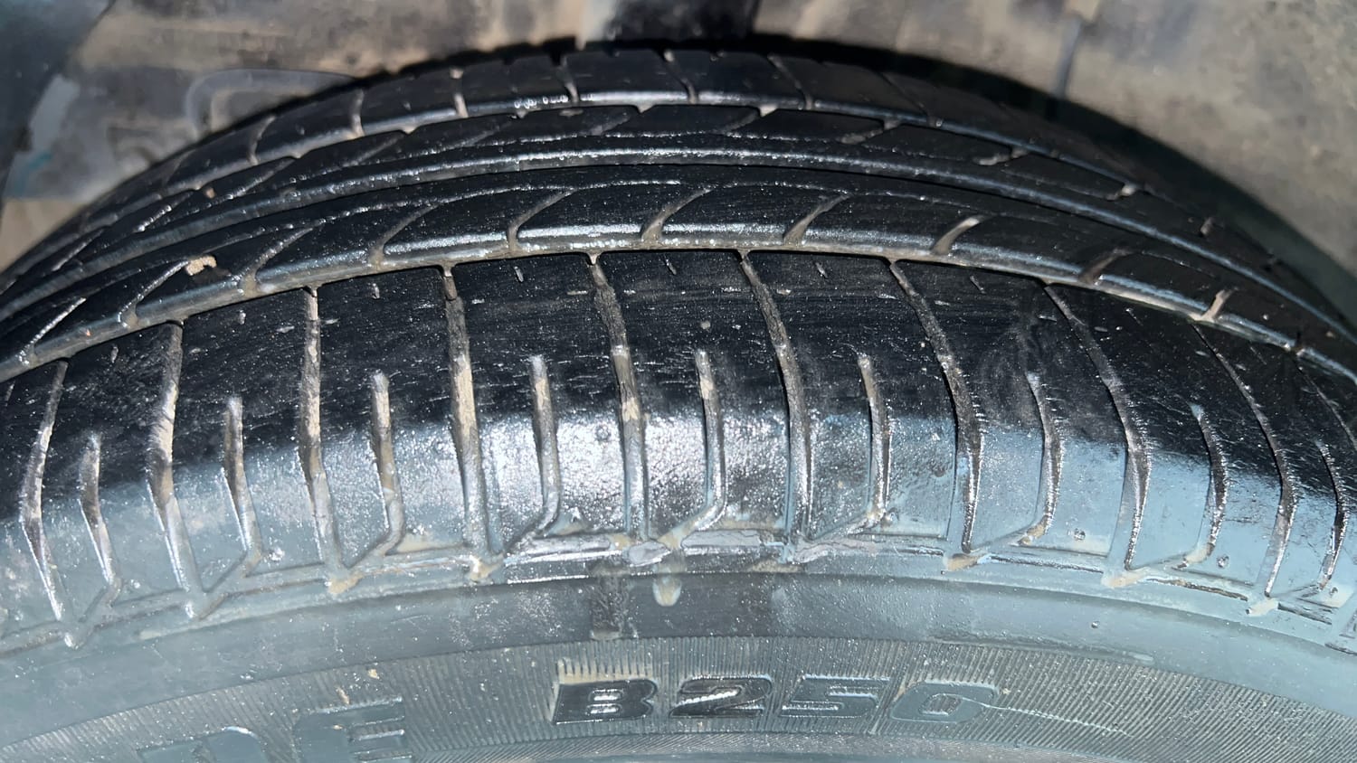 Used 2020 Hyundai Elite i20 Sportz Plus 1.2 Petrol Manual tyres RIGHT REAR TYRE TREAD VIEW