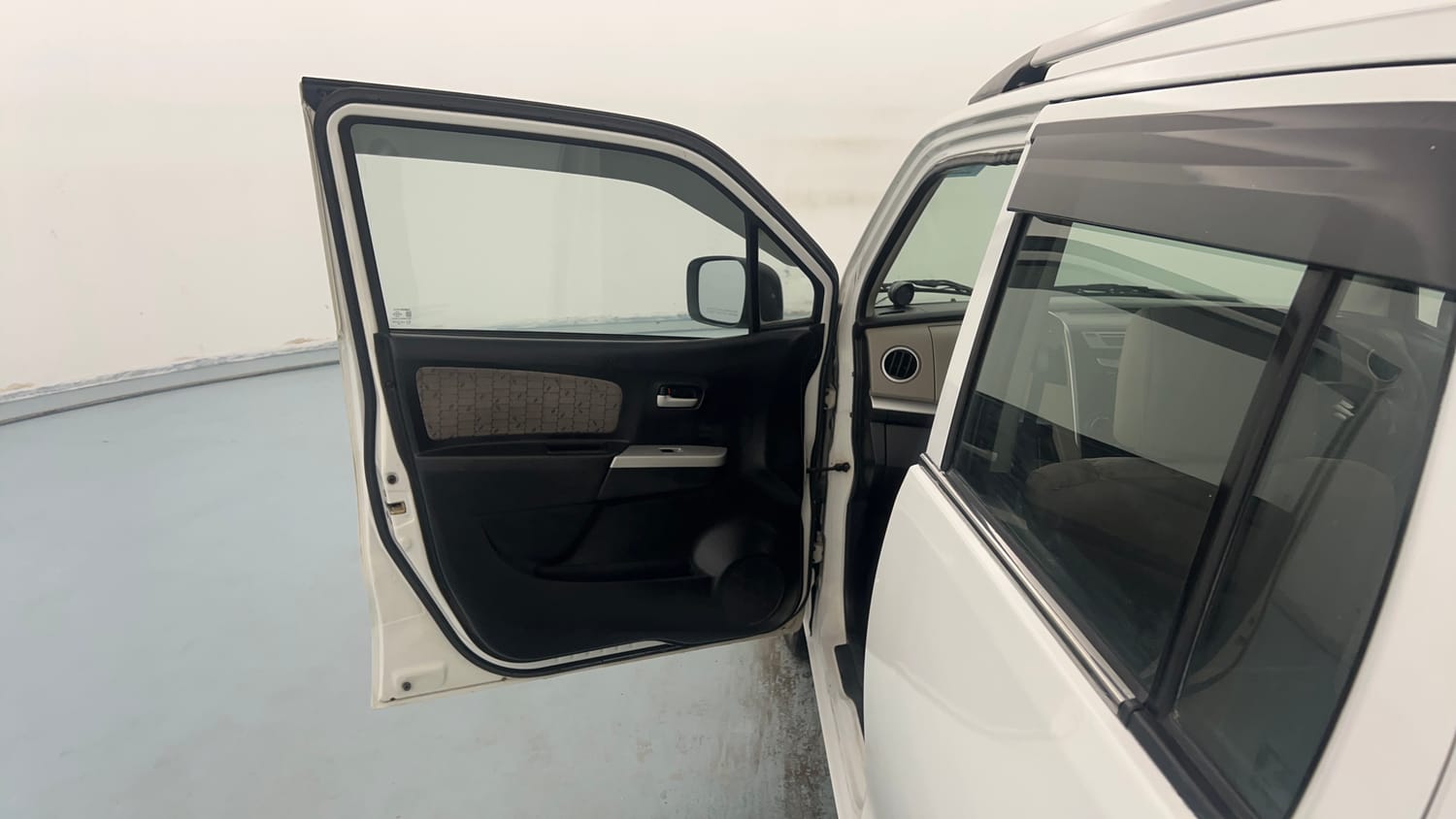 Used 2015 Maruti Suzuki Wagon R VXI Petrol Manual interior LEFT FRONT DOOR OPEN VIEW
