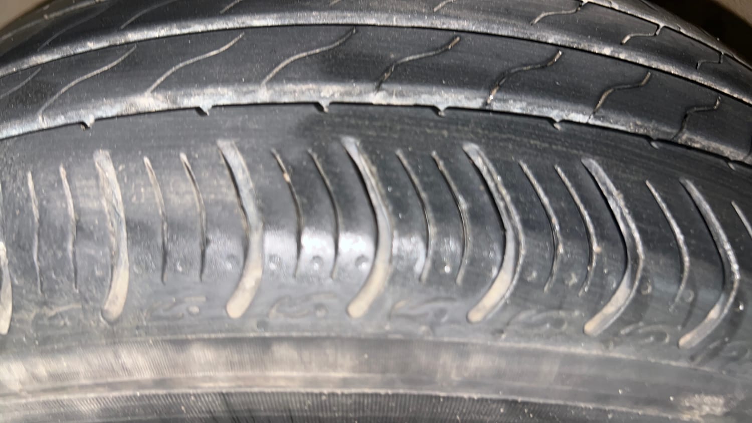 Used 2025 honda Amaze 2nd Generation VX 1.2 Petrol CVT Petrol Automatic tyres LEFT FRONT TYRE TREAD VIEW