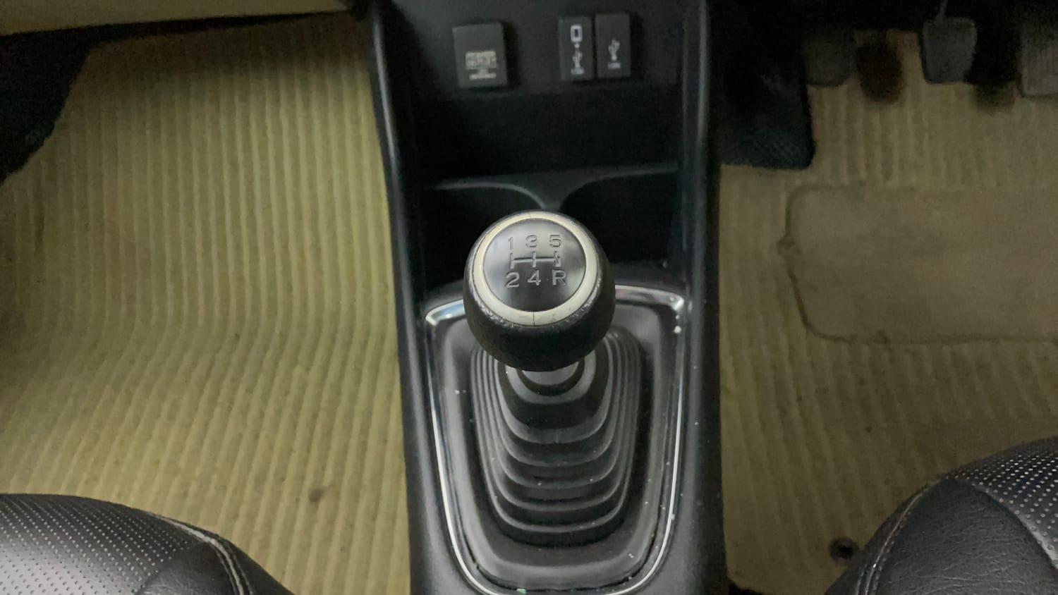 Used 2018 Honda Amaze 1.2 VX MT Petrol Petrol Manual interior GEAR  KNOB VIEW