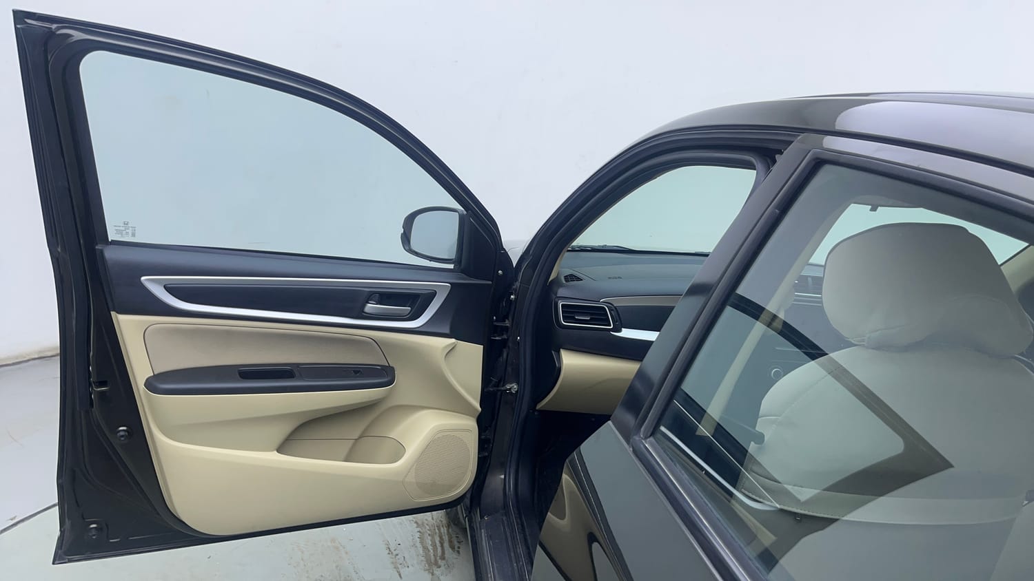 Used 2023 Honda Amaze VX MT 1.2 Petrol Petrol Manual interior LEFT FRONT DOOR OPEN VIEW