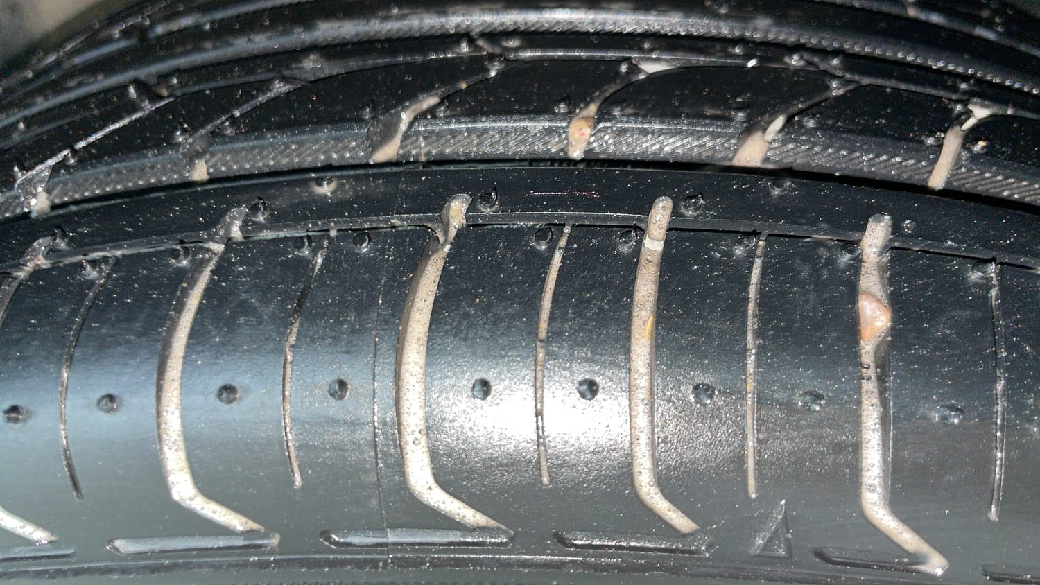 Used 2017 Maruti Suzuki Baleno Alpha 1.2 Petrol Manual tyres RIGHT FRONT TYRE TREAD VIEW