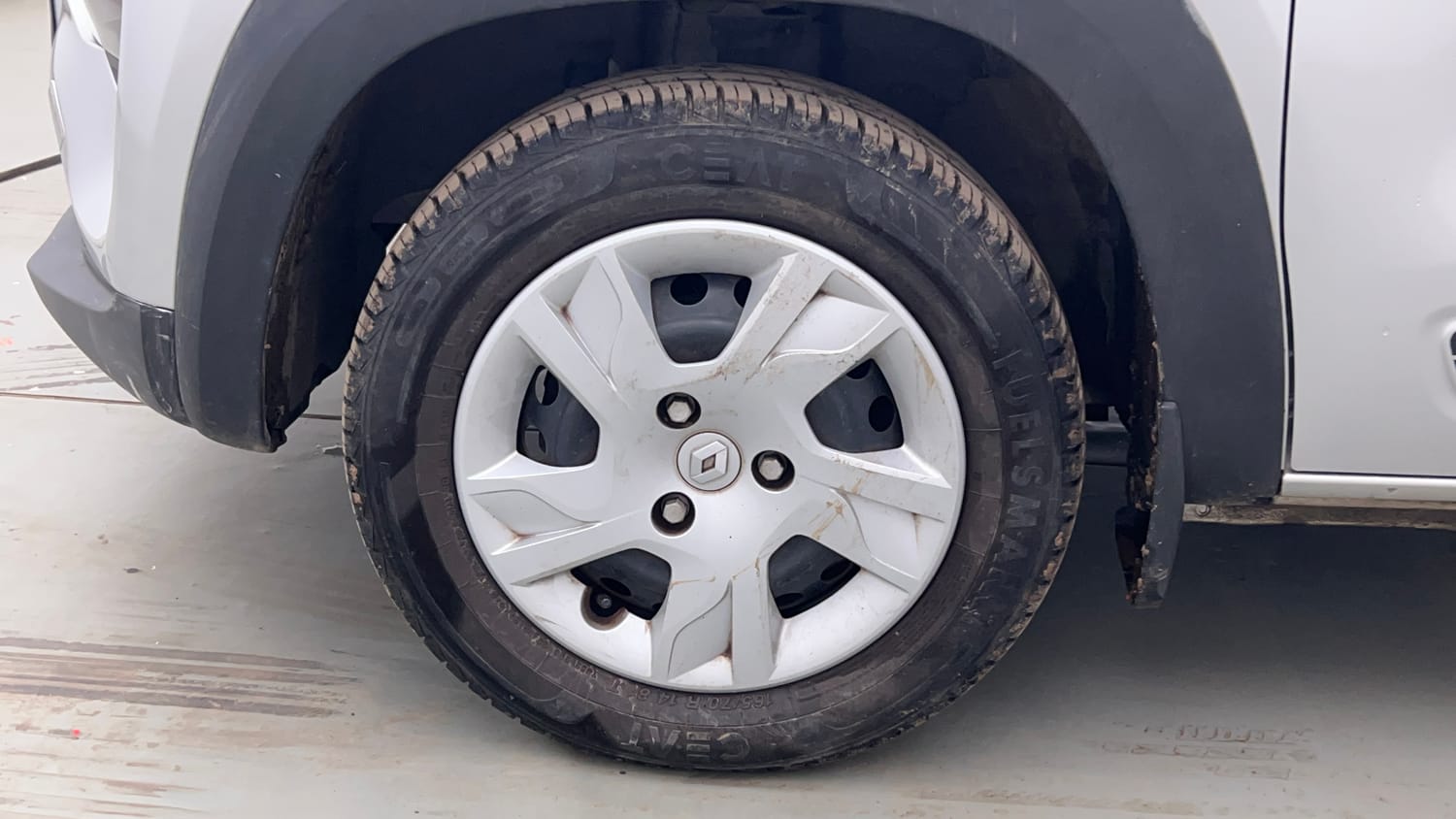 Used 2024 Renault Kwid RXT 1.0L AMT Petrol Automatic tyres LEFT FRONT TYRE RIM VIEW
