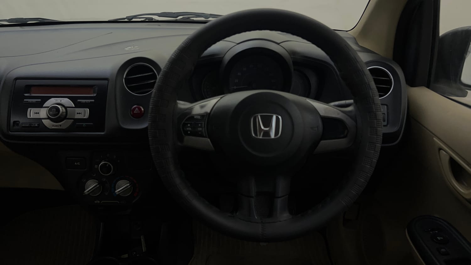 Used 2016 Honda Amaze 1.2 S i-VTEC Petrol Manual top_features Steering mounted controls