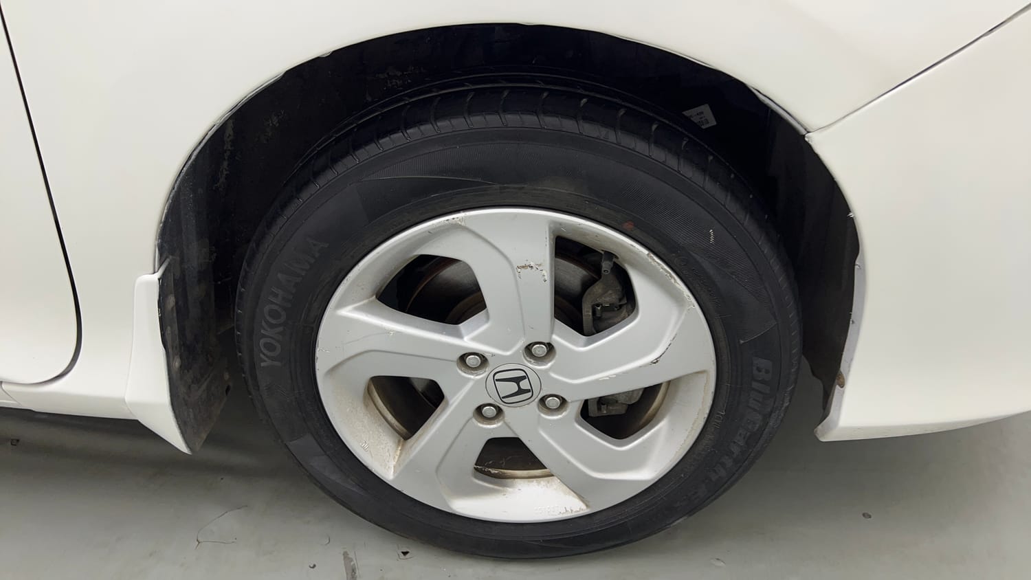Used 2016 Honda City VX CVT Petrol Automatic tyres RIGHT FRONT TYRE RIM VIEW