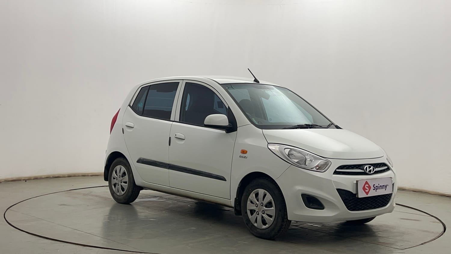 Used 2013 Hyundai i10 Magna 1.1 iRDE2 Petrol Manual exterior RIGHT FRONT CORNER VIEW