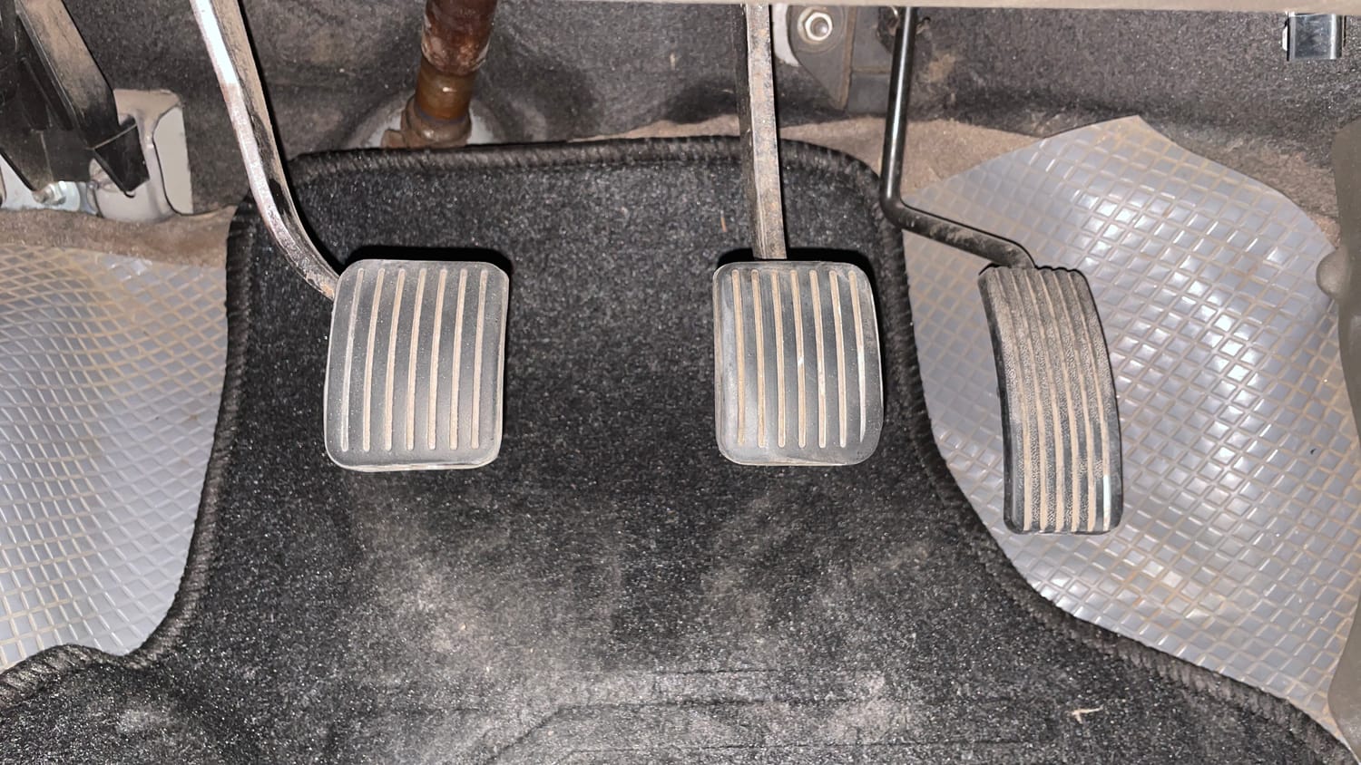 Used 2014 Hyundai i10 Sportz 1.1 iRDE2 Petrol Manual interior PEDALS VIEW