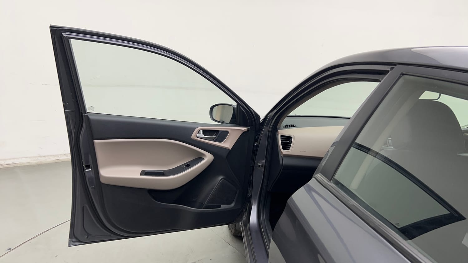 Used 2020 Hyundai Elite i20 Sportz Plus 1.2 Petrol Manual interior LEFT FRONT DOOR OPEN VIEW