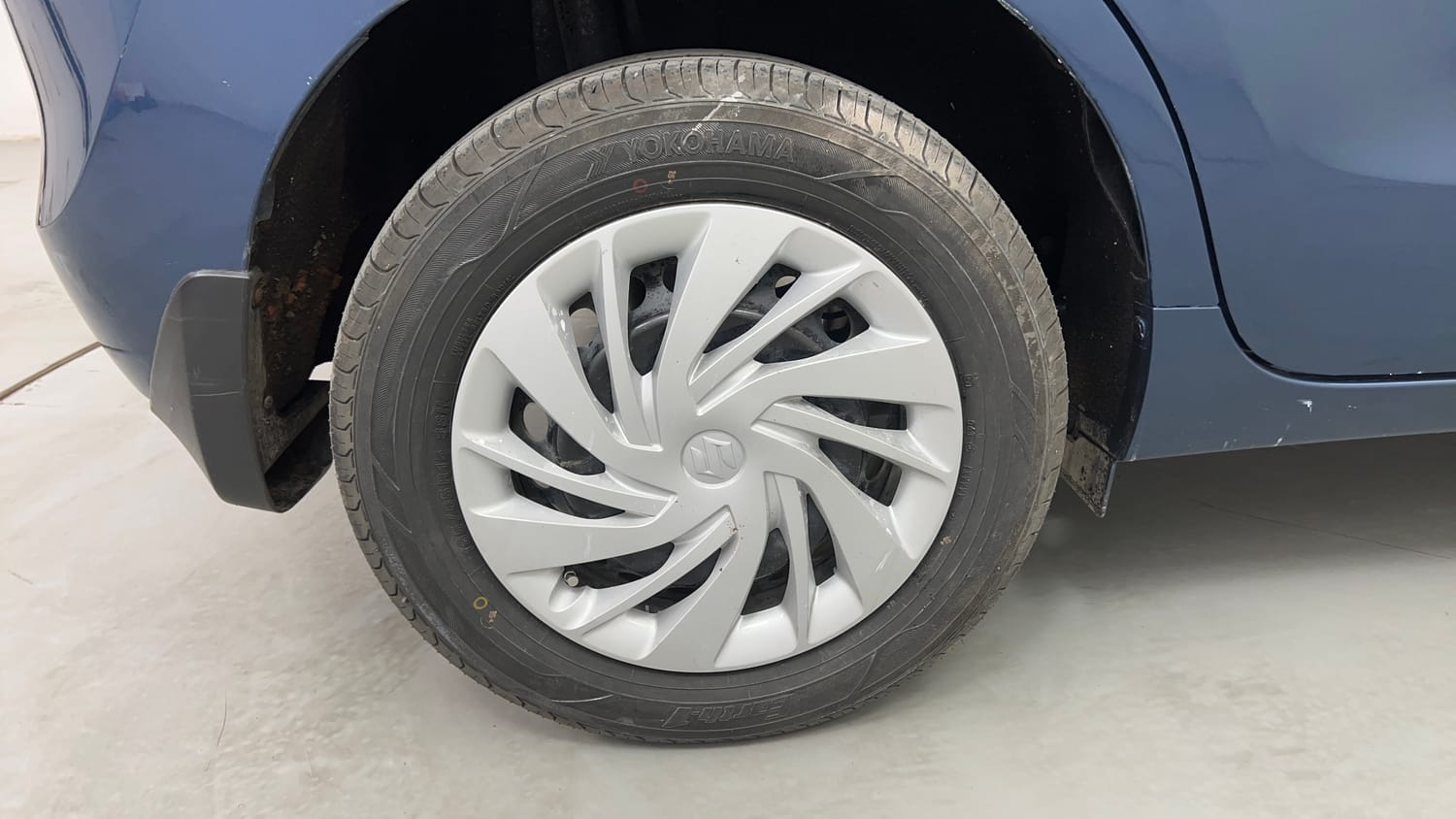 Used 2017 Maruti Suzuki Baleno Delta 1.2 Petrol Manual tyres RIGHT REAR TYRE RIM VIEW