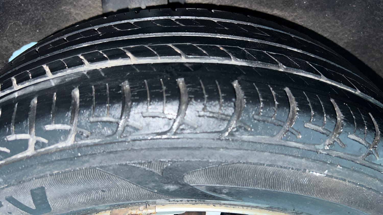 Used 2017 Maruti Suzuki Baleno Sigma 1.2 Petrol Manual tyres RIGHT REAR TYRE TREAD VIEW