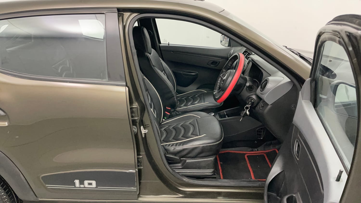 Used 2021 Renault Kwid RXT 1.0 AMT (O) Petrol Automatic interior RIGHT SIDE FRONT DOOR CABIN VIEW