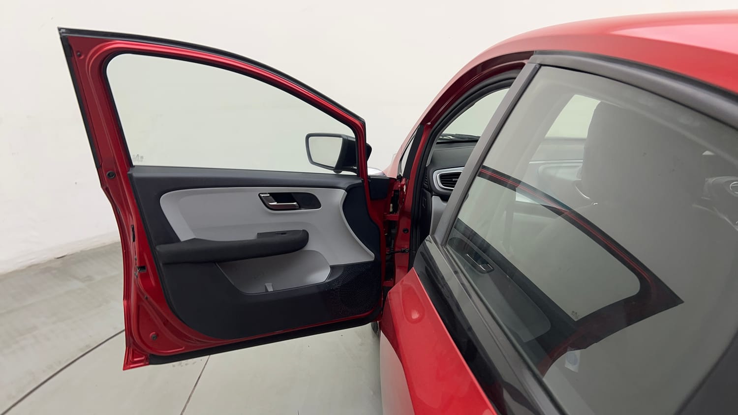 Used 2020 Tata Altroz XZ Petrol Petrol Manual interior LEFT FRONT DOOR OPEN VIEW