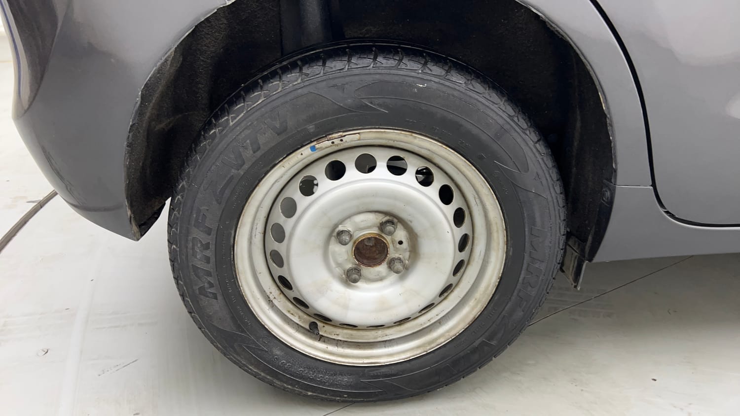 Used 2017 Maruti Suzuki Baleno Sigma 1.2 Petrol Manual tyres RIGHT REAR TYRE RIM VIEW