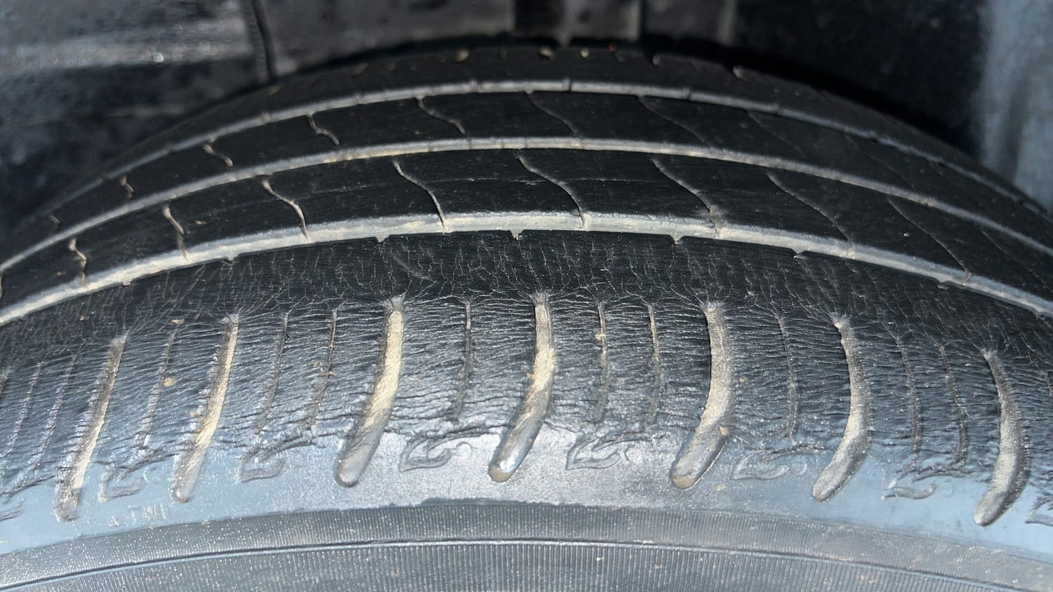 Used 2020 Tata Altroz XZ Petrol Petrol Manual tyres LEFT REAR TYRE TREAD VIEW
