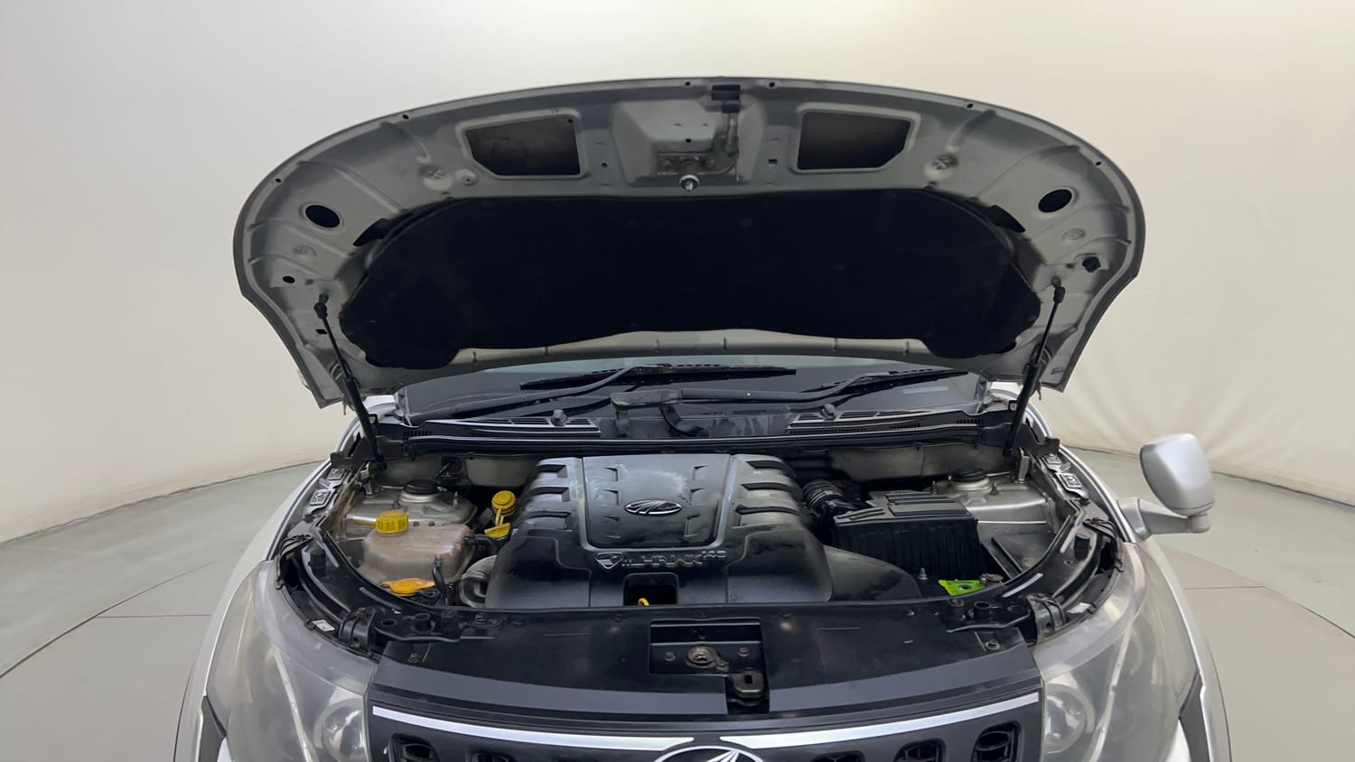 Used 2016 Mahindra XUV500 W10 AT Diesel Automatic engine ENGINE & BONNET OPEN FRONT VIEW
