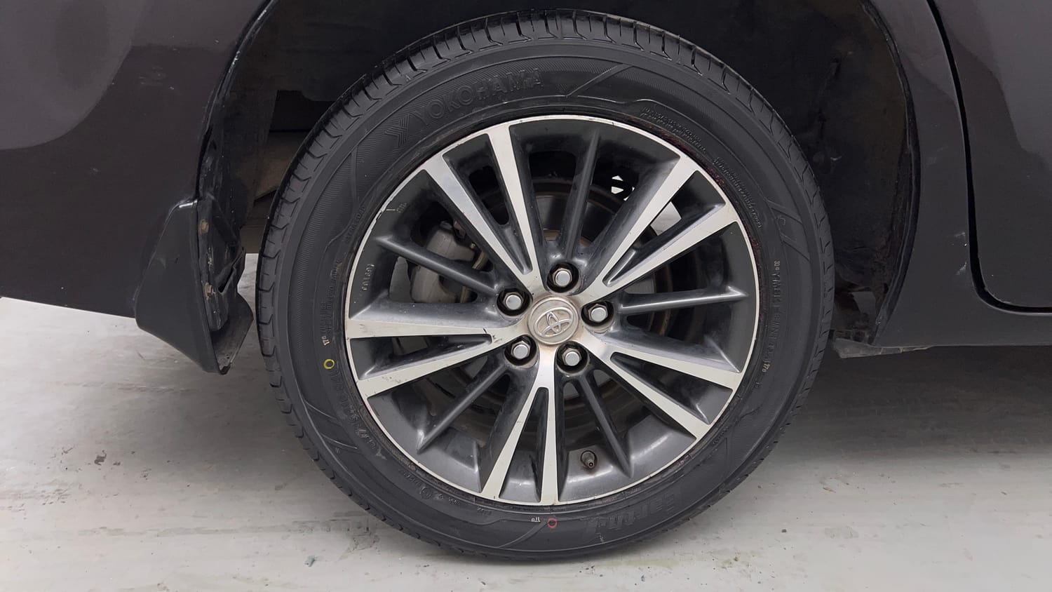 Used 2017 Toyota Corolla Altis VL CVT Petrol Petrol Automatic tyres RIGHT REAR TYRE RIM VIEW