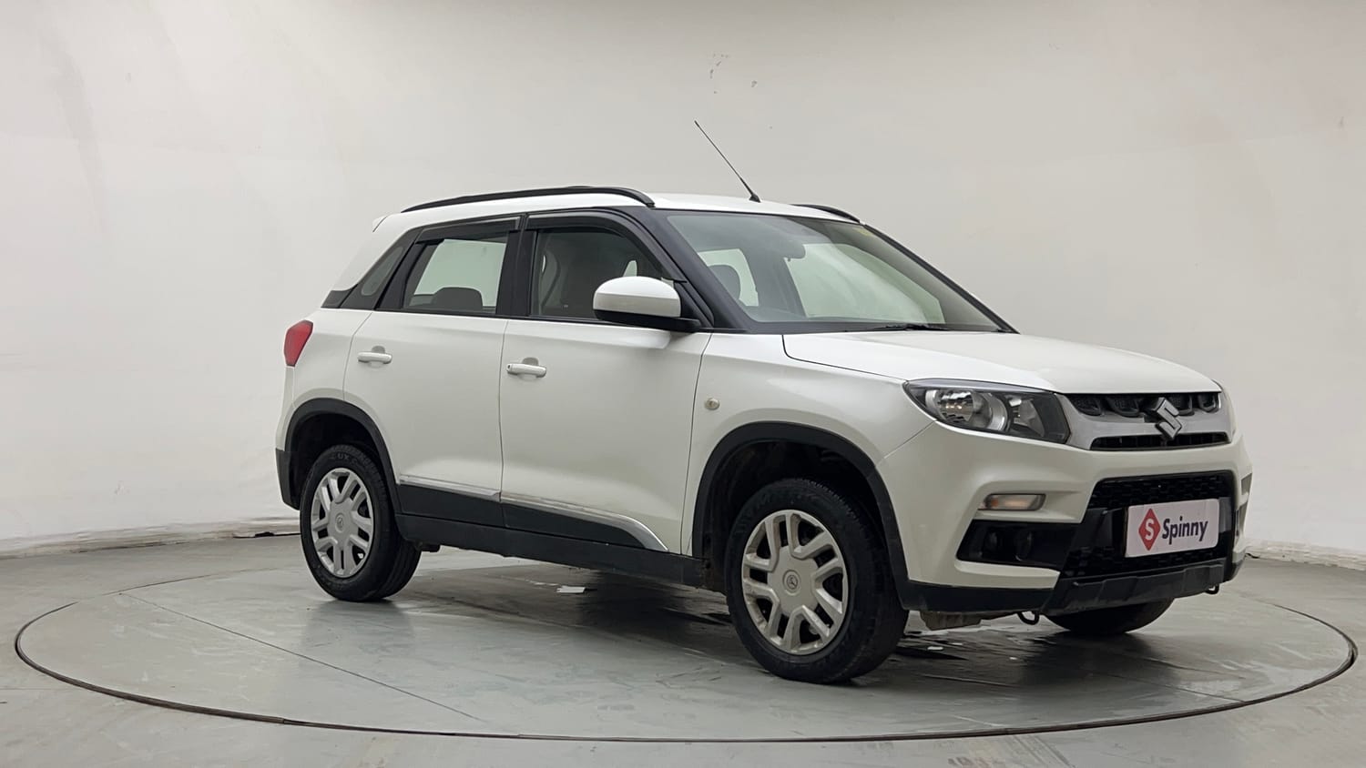Used 2018 maruti-suzuki Vitara Brezza VDi AGS Diesel Automatic exterior RIGHT FRONT CORNER VIEW