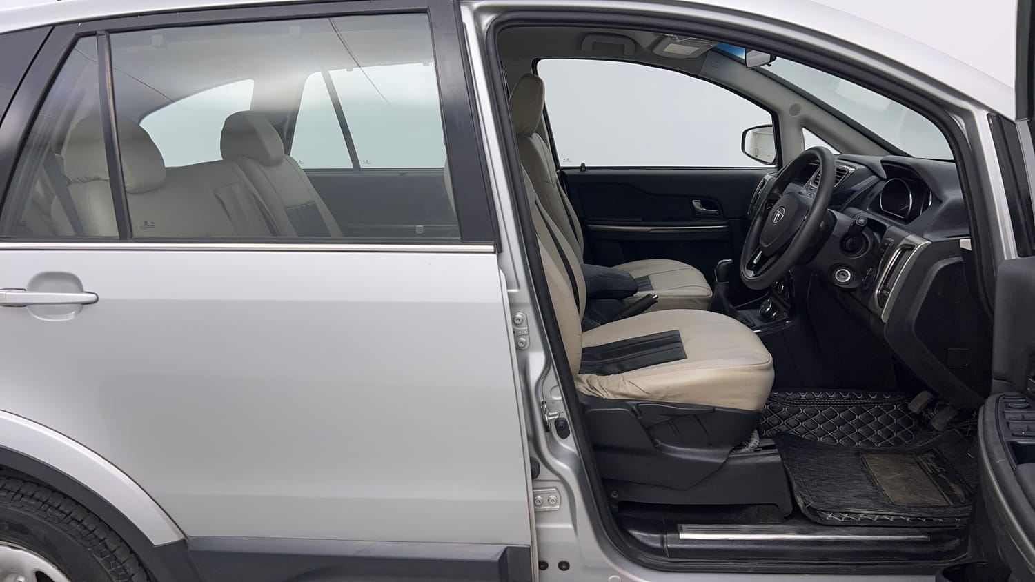 Used 2017 Tata Hexa XM 4x2 7 STR Diesel Manual interior RIGHT SIDE FRONT DOOR CABIN VIEW