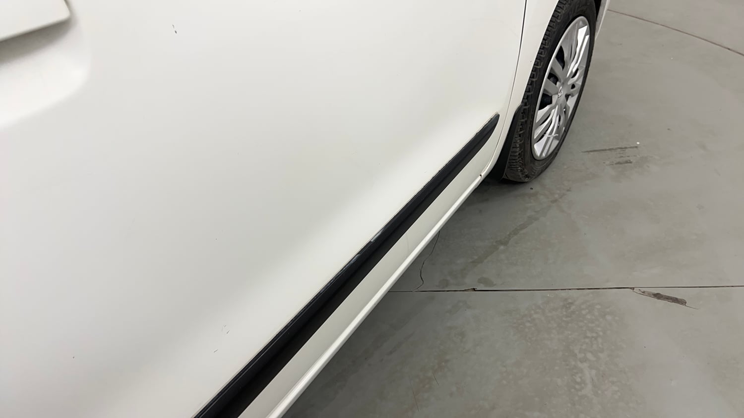 Used 2017 Maruti Suzuki Wagon R 1.0 VXI AMT Petrol Automatic dents MINOR SCRATCH