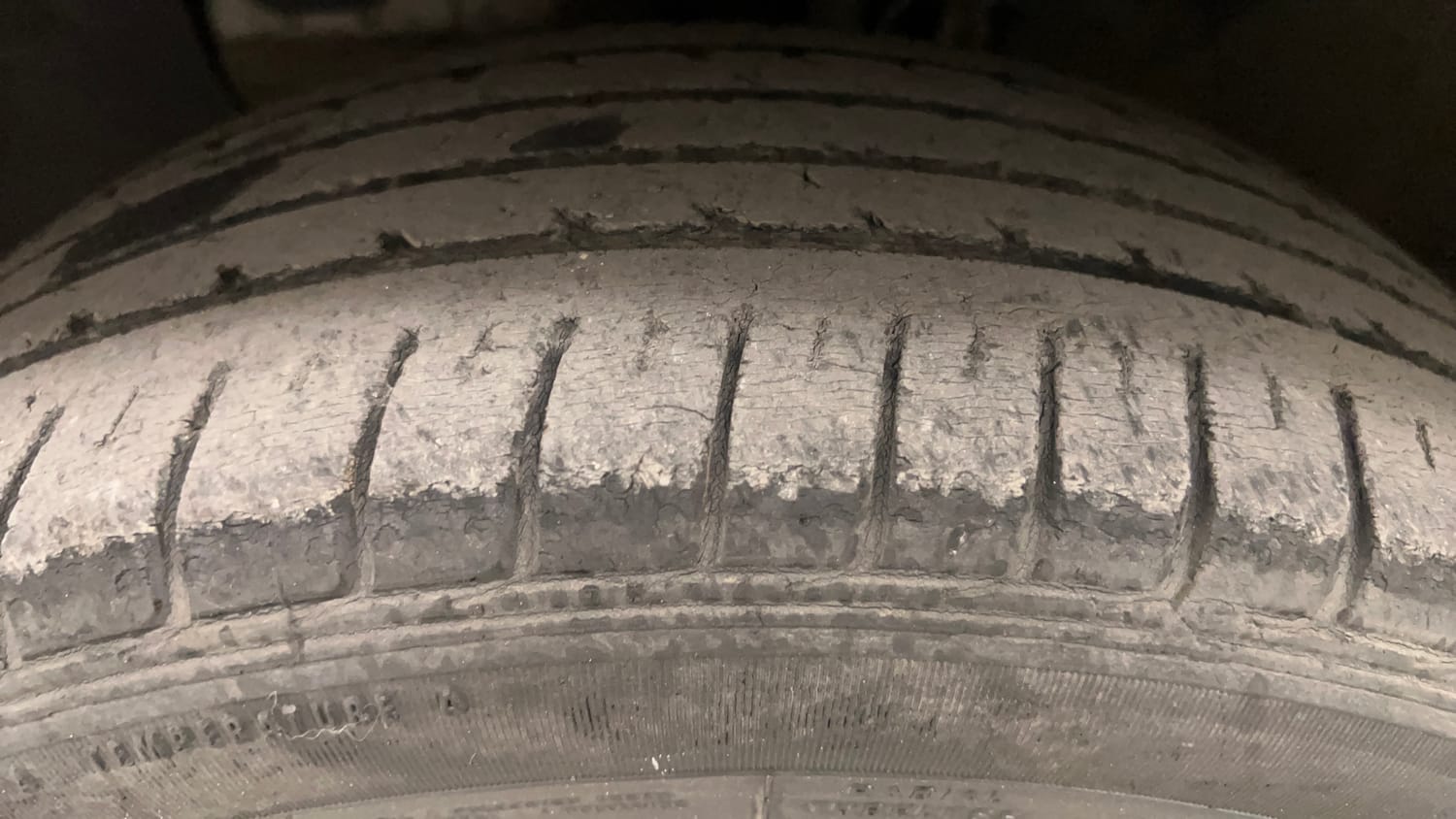 Used 2018 Hyundai Elite i20 Asta 1.2 (O) Petrol Manual tyres LEFT FRONT TYRE TREAD VIEW