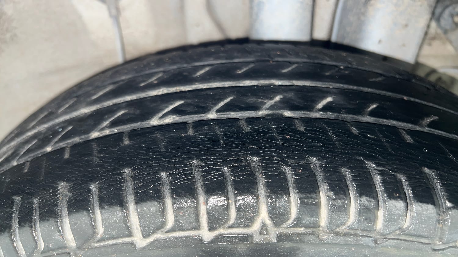 Used 2018 Hyundai Elite i20 Magna Executive 1.2 Petrol Manual tyres LEFT REAR TYRE TREAD VIEW