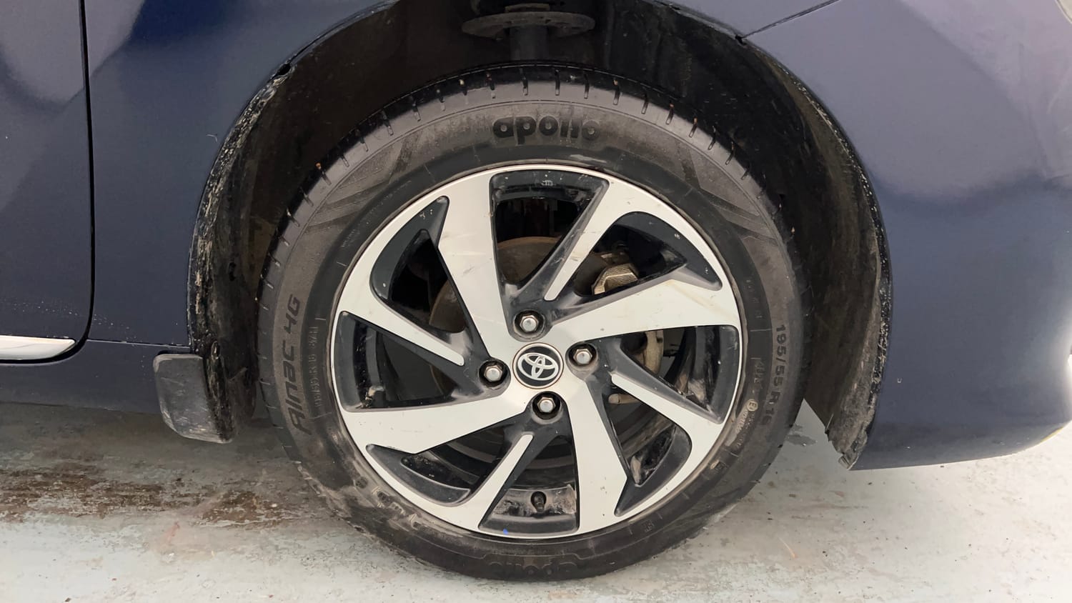 Used 2022 Toyota Glanza V AMT Petrol Automatic tyres RIGHT FRONT TYRE RIM VIEW