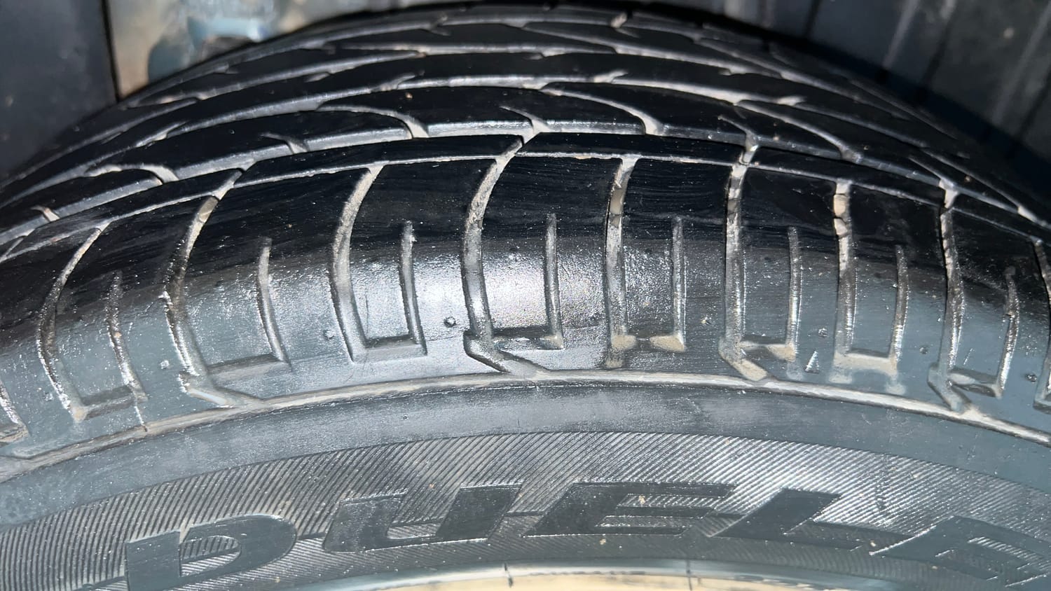 Used 2022 Mahindra XUV 300 W6 1.2 Petrol Petrol Manual tyres LEFT REAR TYRE TREAD VIEW
