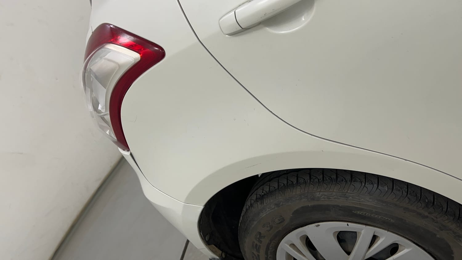 Used 2015 Maruti Suzuki Swift VXi Petrol Manual dents MINOR SCRATCH
