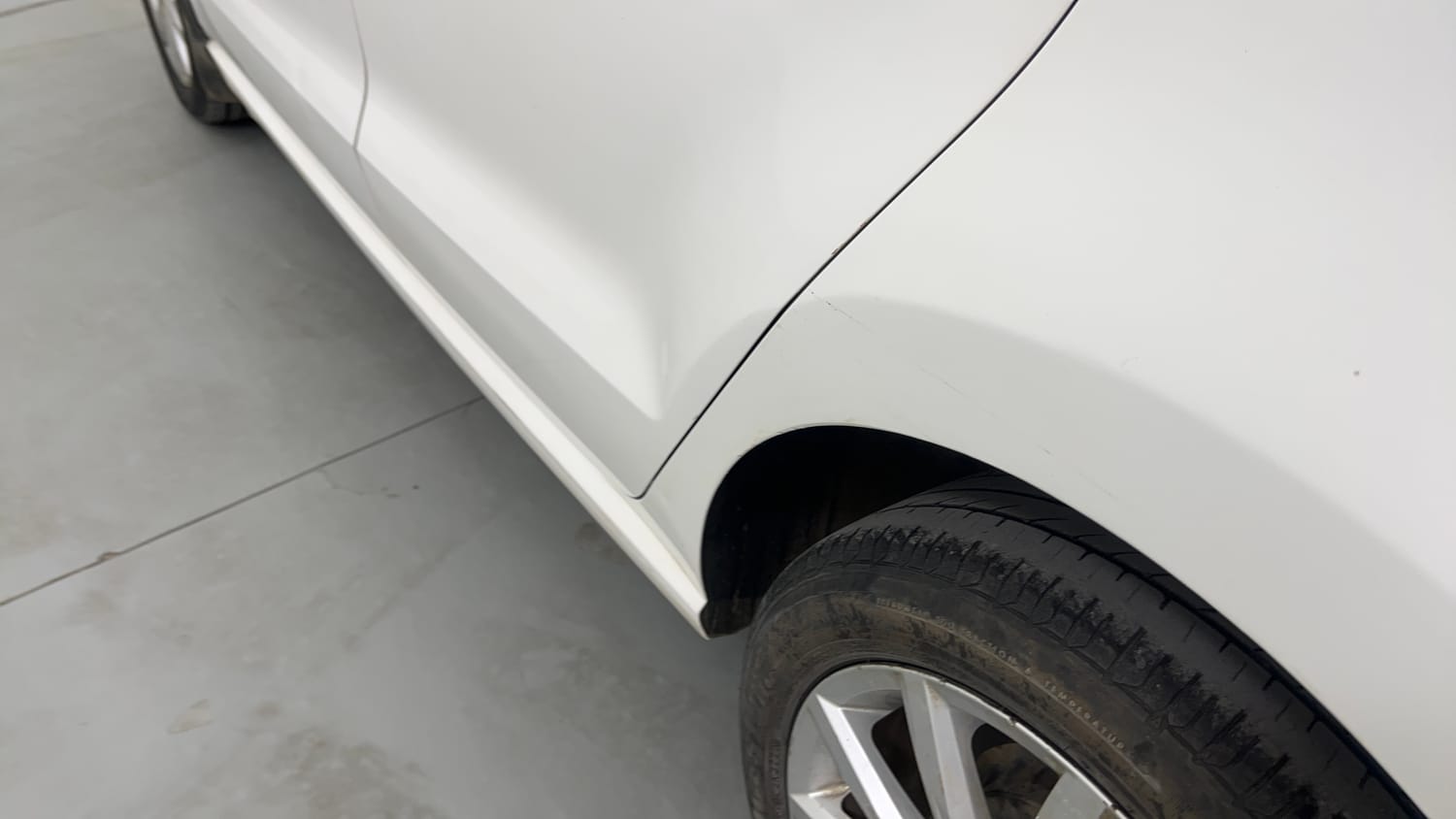 Used 2019 Volkswagen Ameo Highline Plus 1.5L AT (D)16 Alloy Diesel Automatic dents MINOR SCRATCH