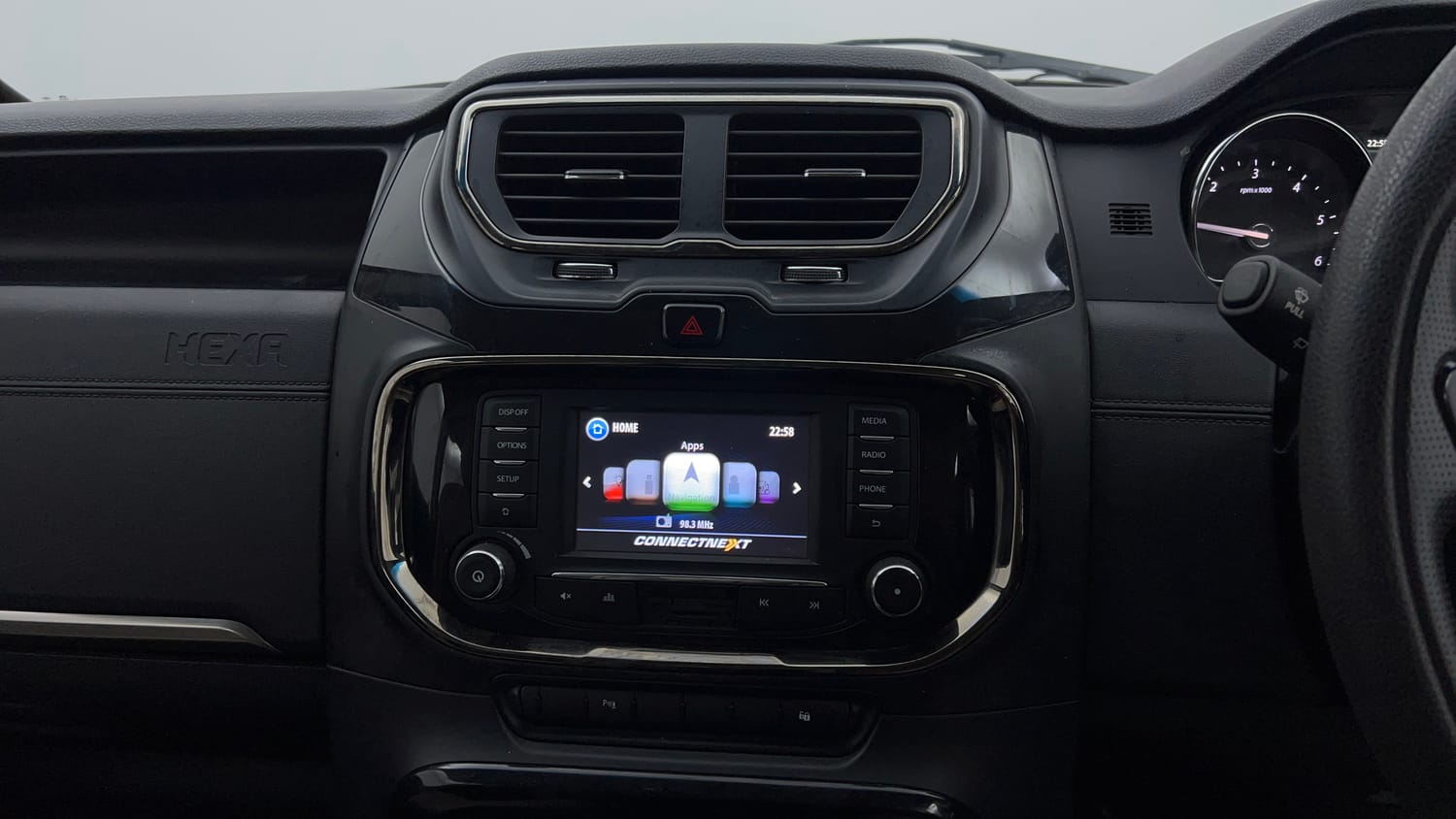 Used 2017 Tata Hexa XM 4x2 7 STR Diesel Manual interior MUSIC SYSTEM & AC CONTROL VIEW