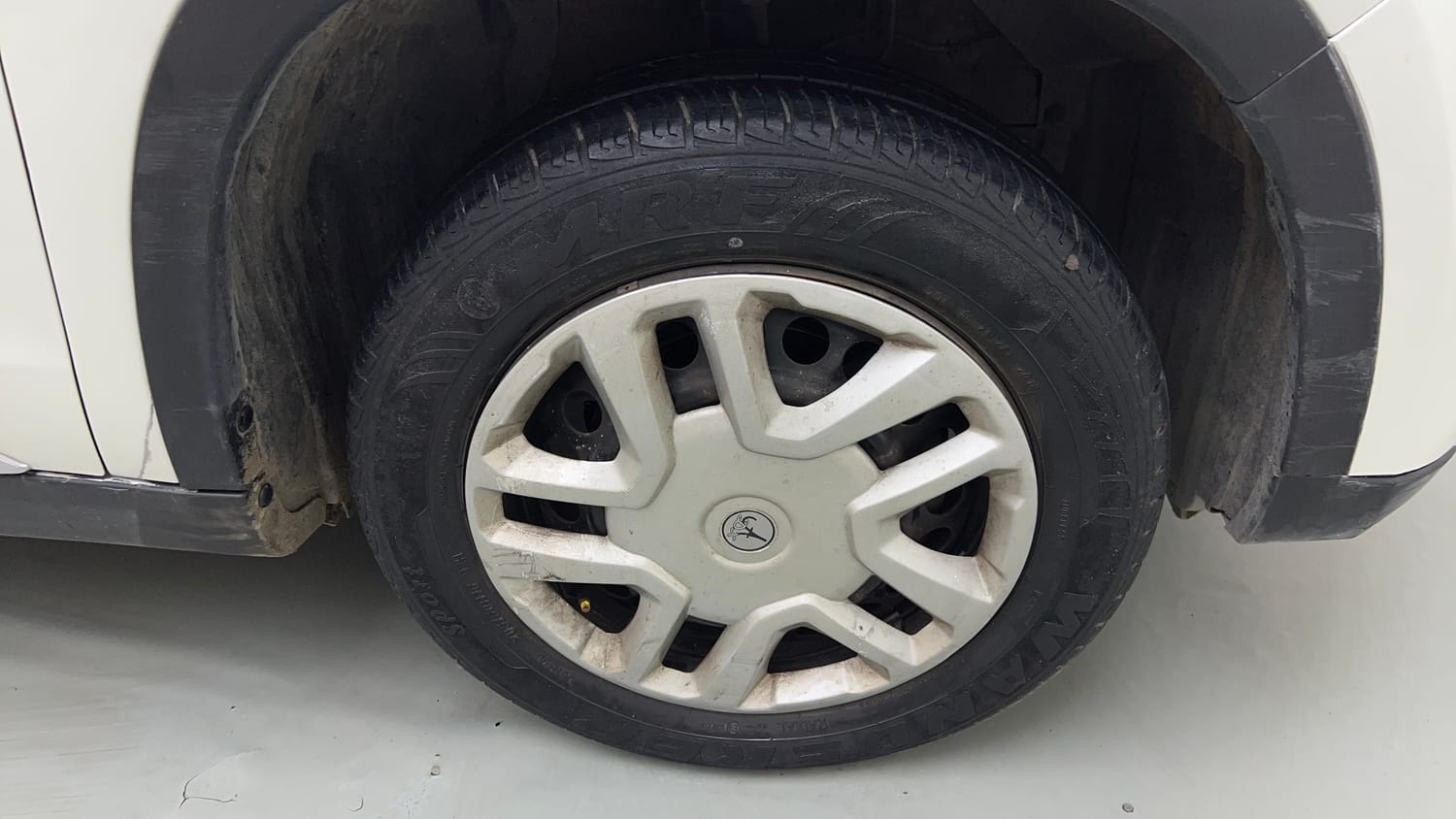 Used 2018 maruti-suzuki Vitara Brezza VDi AGS Diesel Automatic tyres RIGHT FRONT TYRE RIM VIEW