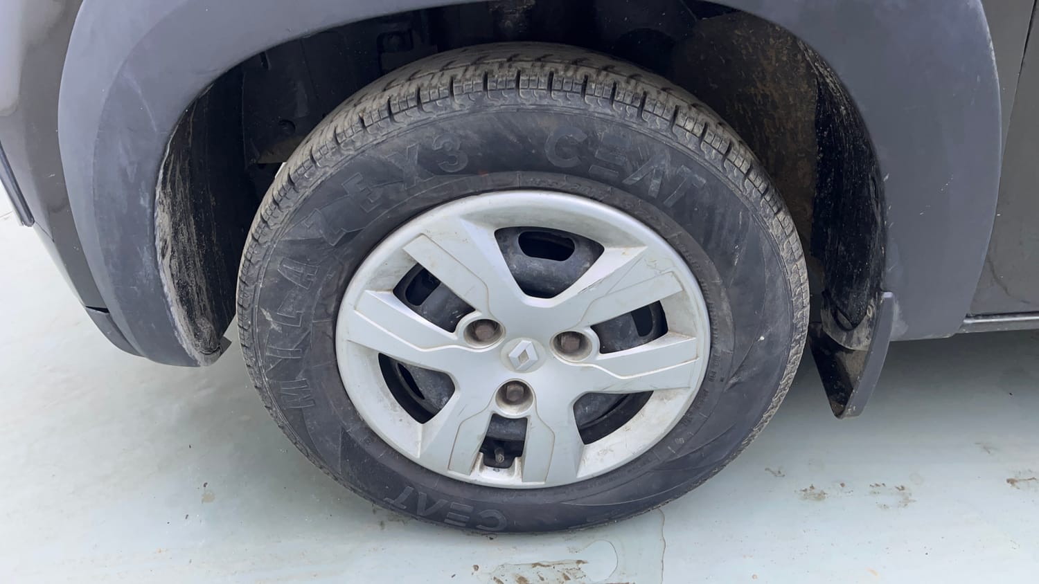 Used 2017 Renault Kwid 1.0 RXT AMT Petrol Automatic tyres LEFT FRONT TYRE RIM VIEW