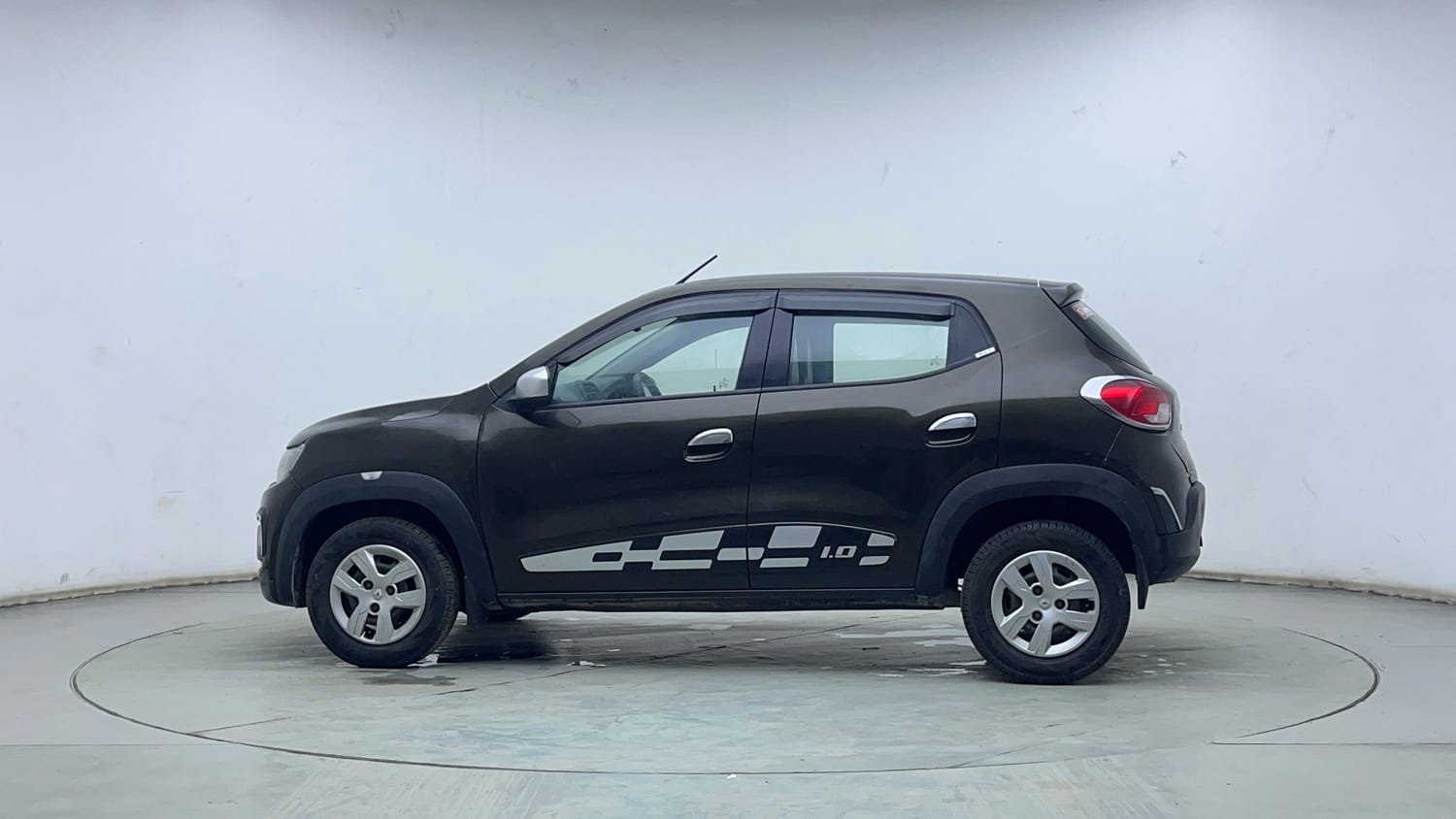 Used 2017 Renault Kwid 1.0 RXT AMT Petrol Automatic exterior LEFT SIDE VIEW
