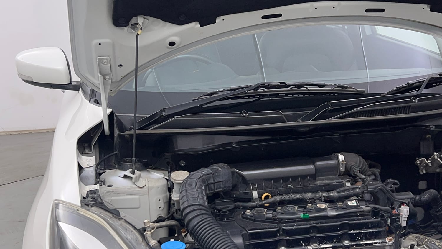 Used 2019 Maruti Suzuki Swift ZXi Plus Petrol Manual engine ENGINE RIGHT SIDE HINGE & APRON VIEW