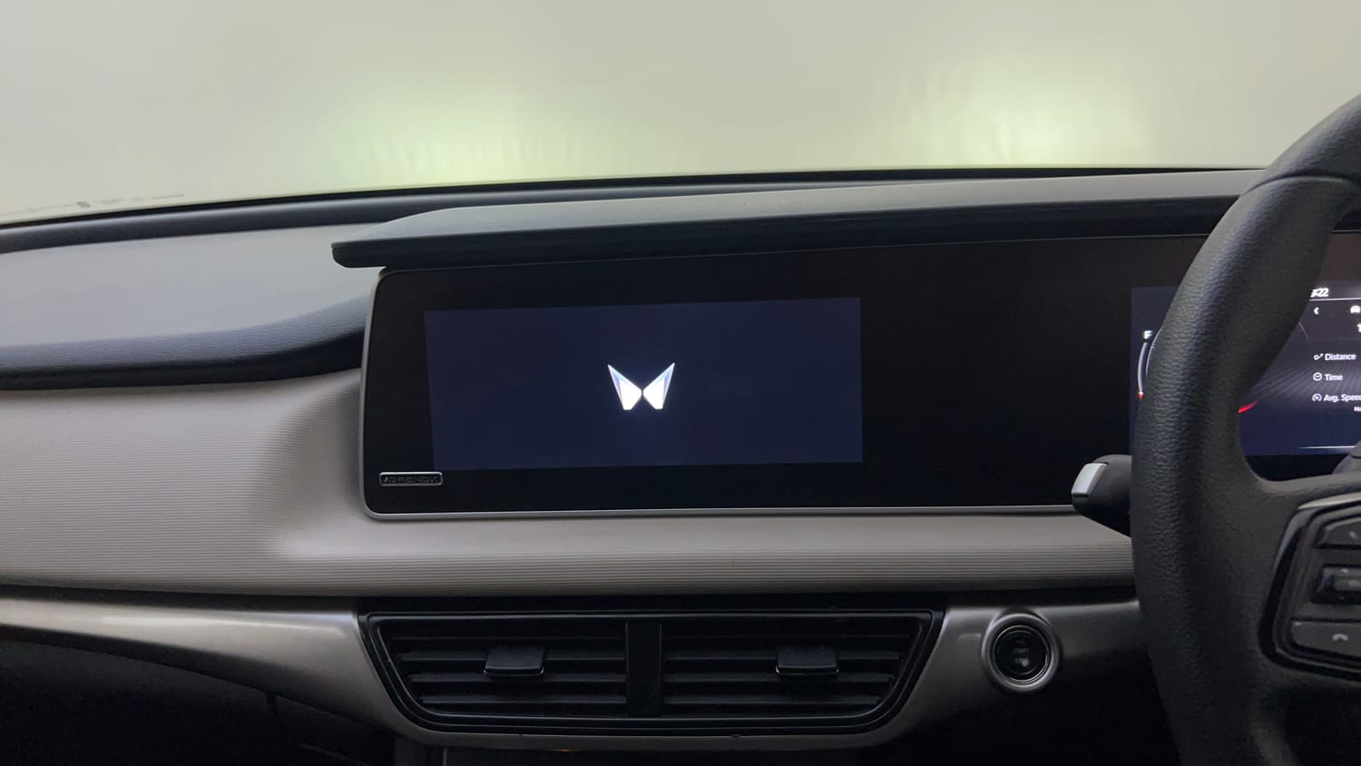 Used 2025 Mahindra XUV700 AX5 Diesel AT 7 STR Diesel Automatic top_features Integrated (in-dash) music system