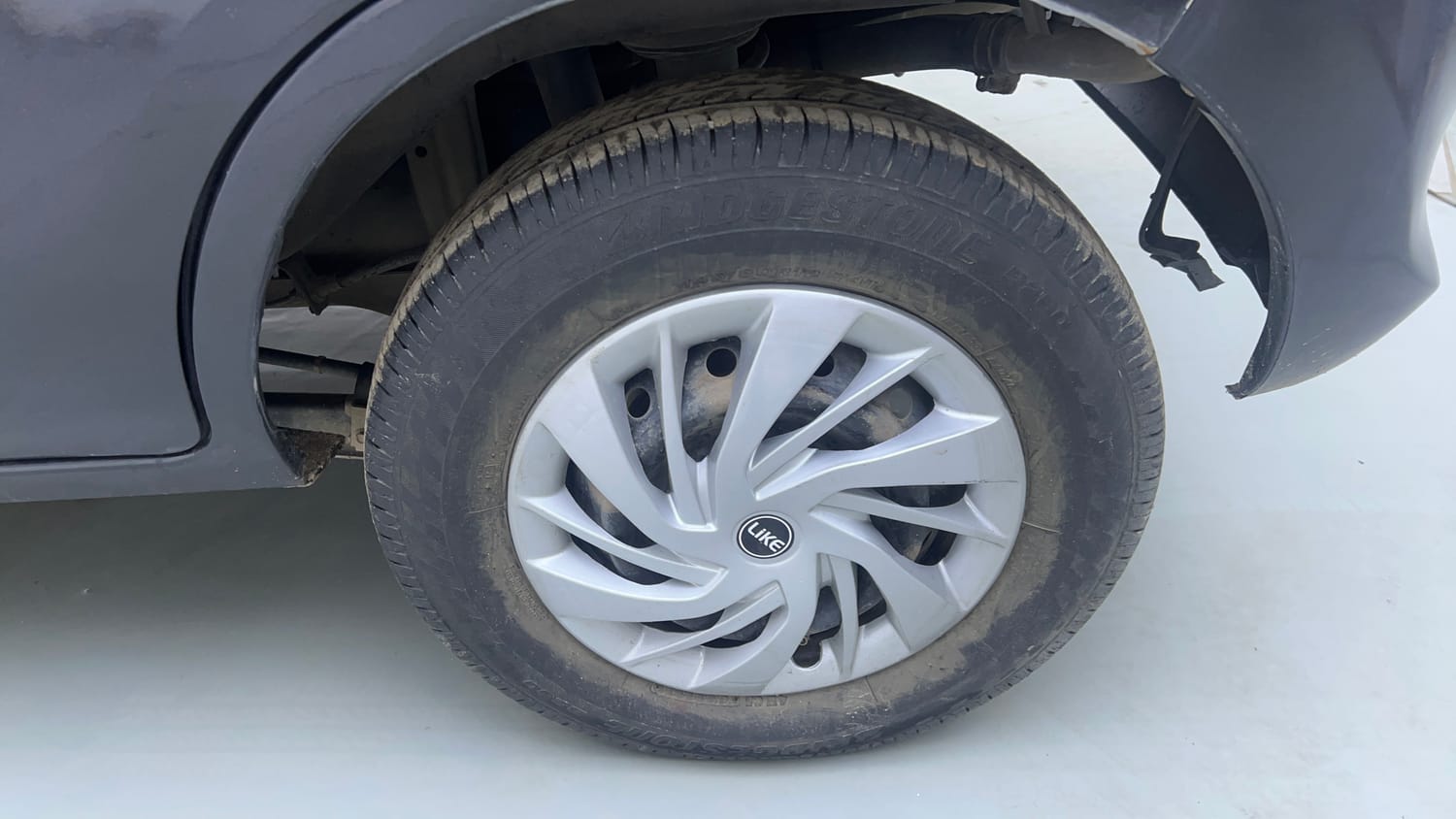 Used 2017 Maruti Suzuki Alto 800 LXi Petrol Manual tyres LEFT REAR TYRE RIM VIEW